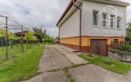 REZERVOVANÉ - RK RealityDS - PREDAJ 4 izbového domu s vidieckym charakterom a veľkým pozemkom, Blahová Okres Dunajská Streda