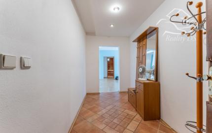 ÚSPEŠNE ODOVZDANÝ! - RK RealityDS - Predaj 3 izb. veľkometrážneho bytu, 94 m2, loggiou, Hlboká ul.