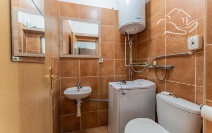 ÚSPEŠNE ODOVZDANÝ! - RK RealityDS - Predaj 3 izb. veľkometrážneho bytu, 94 m2, loggiou, Hlboká ul.