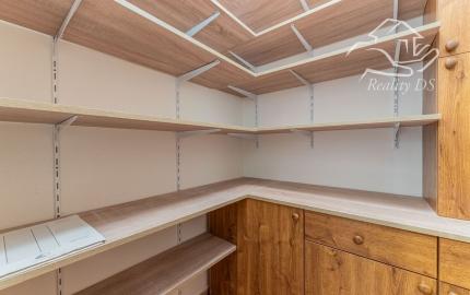 ÚSPEŠNE ODOVZDANÝ! - RK RealityDS - Predaj 3 izb. veľkometrážneho bytu, 94 m2, loggiou, Hlboká ul.