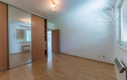 ÚSPEŠNE ODOVZDANÝ! - RK RealityDS - Predaj 3 izb. veľkometrážneho bytu, 94 m2, loggiou, Hlboká ul.