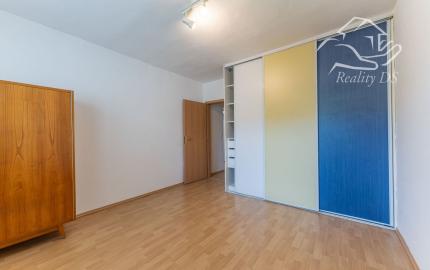 ÚSPEŠNE ODOVZDANÝ! - RK RealityDS - Predaj 3 izb. veľkometrážneho bytu, 94 m2, loggiou, Hlboká ul.