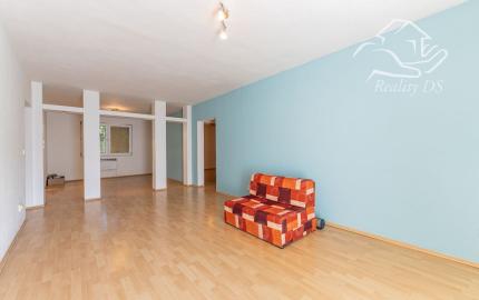 ÚSPEŠNE ODOVZDANÝ! - RK RealityDS - Predaj 3 izb. veľkometrážneho bytu, 94 m2, loggiou, Hlboká ul.