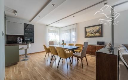 RealityDS - Predaj 5 izb. rodinného domu, garáže s altánkom na 8 á pozemku, Dunajská Lužná