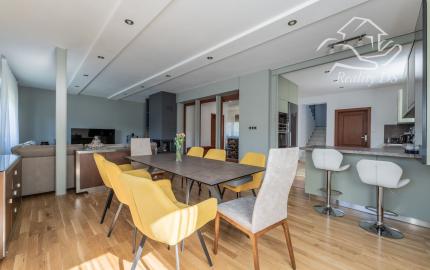 RealityDS - Predaj 5 izb. rodinného domu, garáže s altánkom na 8 á pozemku, Dunajská Lužná