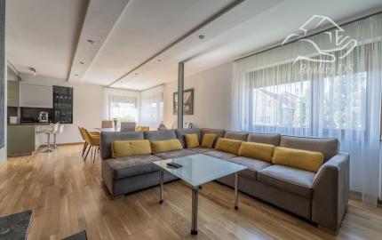 RealityDS - Predaj 5 izb. rodinného domu, garáže s altánkom na 8 á pozemku, Dunajská Lužná