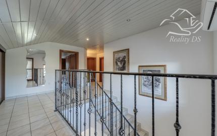 RealityDS - Predaj 5 izb. rodinného domu, garáže s altánkom na 8 á pozemku, Dunajská Lužná