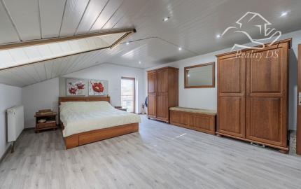 RealityDS - Predaj 5 izb. rodinného domu, garáže s altánkom na 8 á pozemku, Dunajská Lužná