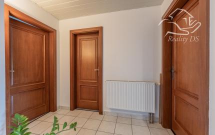 RealityDS - Predaj 5 izb. rodinného domu, garáže s altánkom na 8 á pozemku, Dunajská Lužná