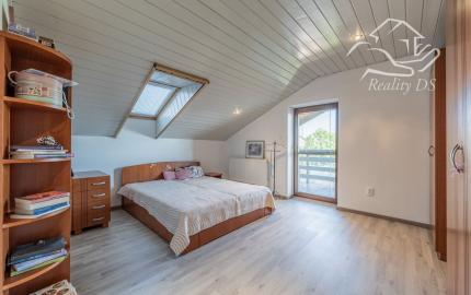 RealityDS - Predaj 5 izb. rodinného domu, garáže s altánkom na 8 á pozemku, Dunajská Lužná