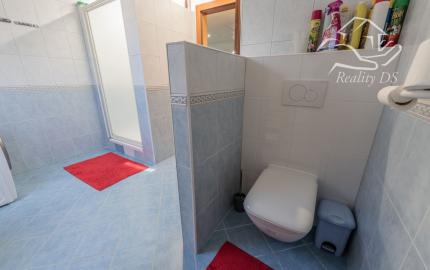 RealityDS - Predaj 5 izb. rodinného domu, garáže s altánkom na 8 á pozemku, Dunajská Lužná