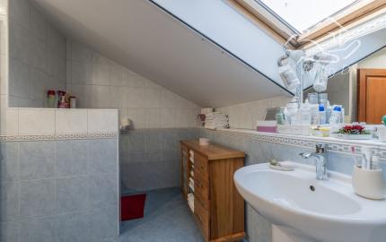 RealityDS - Predaj 5 izb. rodinného domu, garáže s altánkom na 8 á pozemku, Dunajská Lužná