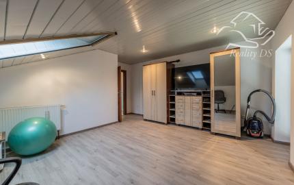 RealityDS - Predaj 5 izb. rodinného domu, garáže s altánkom na 8 á pozemku, Dunajská Lužná