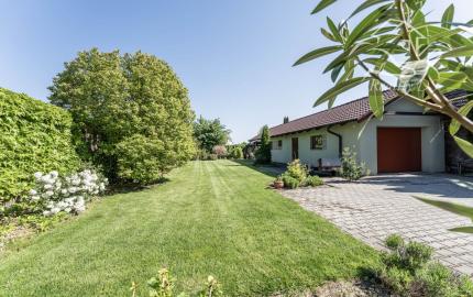 RealityDS - Predaj 5 izb. rodinného domu, garáže s altánkom na 8 á pozemku, Dunajská Lužná