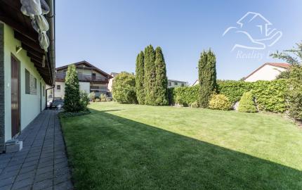 RealityDS - Predaj 5 izb. rodinného domu, garáže s altánkom na 8 á pozemku, Dunajská Lužná