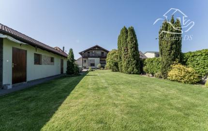 RealityDS - Predaj 5 izb. rodinného domu, garáže s altánkom na 8 á pozemku, Dunajská Lužná