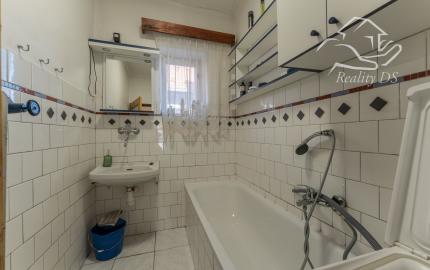 RealityDS - Predaj 3 izbového rodinného domu s garážou, letnou kuchynkou na 6,23 á pozemku, Šamorín