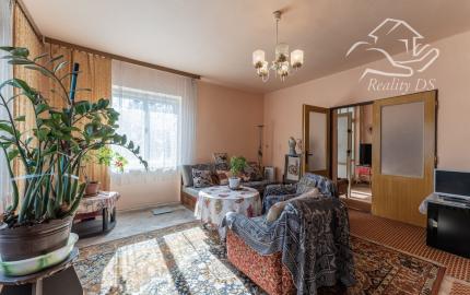 RealityDS - Predaj 3 izbového rodinného domu s garážou, letnou kuchynkou na 6,23 á pozemku, Šamorín