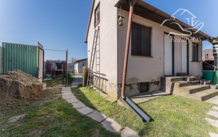 RealityDS - Predaj 3 izbového rodinného domu s garážou, letnou kuchynkou na 6,23 á pozemku, Šamorín