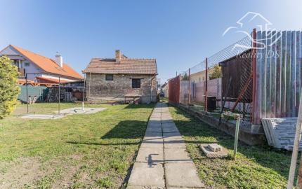 RealityDS - Predaj 3 izbového rodinného domu s garážou, letnou kuchynkou na 6,23 á pozemku, Šamorín