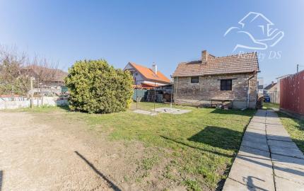 RealityDS - Predaj 3 izbového rodinného domu s garážou, letnou kuchynkou na 6,23 á pozemku, Šamorín