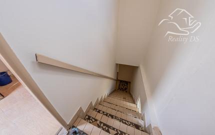 Predaj 4 izb. rodinného domu, garáže a vedľ. stavby na 23,09 á pozemku, ZĽAVA 40000