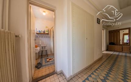 Predaj 4 izb. rodinného domu, garáže a vedľ. stavby na 23,09 á pozemku, ZĽAVA 40000