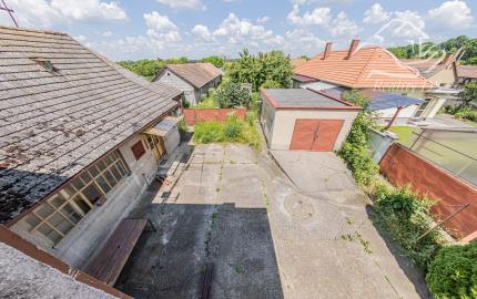 Predaj 4 izb. rodinného domu, garáže a vedľ. stavby na 23,09 á pozemku, ZĽAVA 40000