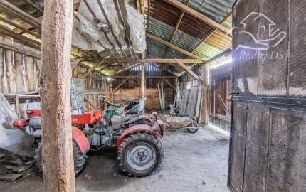 Predaj 4 izb. rodinného domu, garáže a vedľ. stavby na 23,09 á pozemku, ZĽAVA 40000