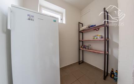 Predaj 4 izb. rodinného domu, garáže a vedľ. stavby na 23,09 á pozemku, ZĽAVA 40000