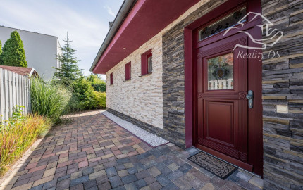 RealityDS - PREDAJ úsporného 5,5-izbového rodinného domu s pozemkom 621 m2, Šamorín