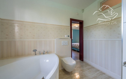 RealityDS - PREDAJ úsporného 5,5-izbového rodinného domu s pozemkom 621 m2, Šamorín