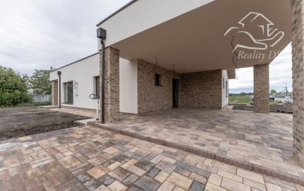 Predaj - 4 izb. NOVOSTAVBA BUNGALOVU  s 3 parkovacími plochami na 5,60 á pozemku, Šamorín