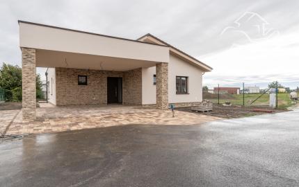 Predaj - 4 izb. NOVOSTAVBA BUNGALOVU  s 3 parkovacími plochami na 5,60 á pozemku, Šamorín