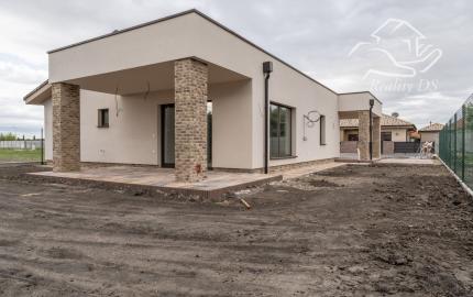 Predaj - 4 izb. NOVOSTAVBA BUNGALOVU  s 3 parkovacími plochami na 5,60 á pozemku, Šamorín