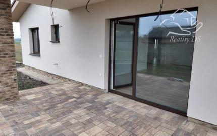 Predaj - 4 izb. NOVOSTAVBA BUNGALOVU  s 3 parkovacími plochami na 5,60 á pozemku, Šamorín