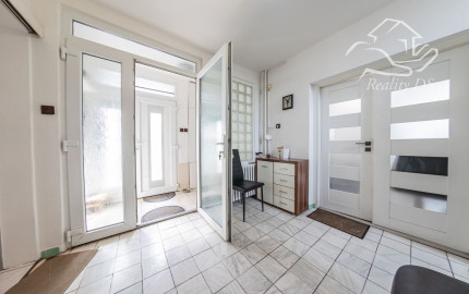 RealityDS - PREDAJ 5-izbového rodinného domu s garážou a veľkým pozemkom – Malé Dvorníky