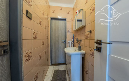 RealityDS - PREDAJ 5-izbového rodinného domu s garážou a veľkým pozemkom – Malé Dvorníky