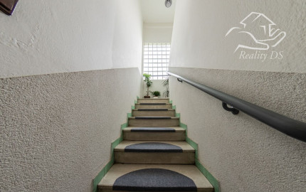RealityDS - PREDAJ 5-izbového rodinného domu s garážou a veľkým pozemkom – Malé Dvorníky