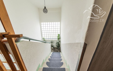 RealityDS - PREDAJ 5-izbového rodinného domu s garážou a veľkým pozemkom – Malé Dvorníky