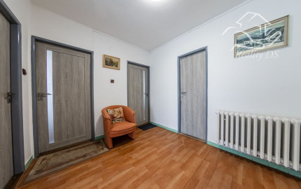 RealityDS - PREDAJ 5-izbového rodinného domu s garážou a veľkým pozemkom – Malé Dvorníky