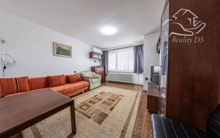 RealityDS - PREDAJ 5-izbového rodinného domu s garážou a veľkým pozemkom – Malé Dvorníky