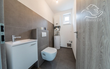 REZERVOVANÝ - RealityDS - ZĽAVA, KTORÁ SA NEODMIETA ! Predaj 3i bungalovu so 445 m2 pozemkom, Báč