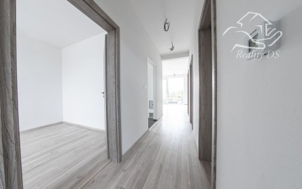 REZERVOVANÝ - RealityDS - ZĽAVA, KTORÁ SA NEODMIETA ! Predaj 3i bungalovu so 445 m2 pozemkom, Báč