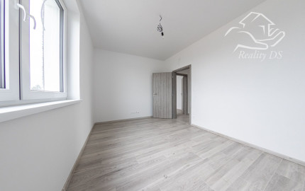 REZERVOVANÝ - RealityDS - ZĽAVA, KTORÁ SA NEODMIETA ! Predaj 3i bungalovu so 445 m2 pozemkom, Báč