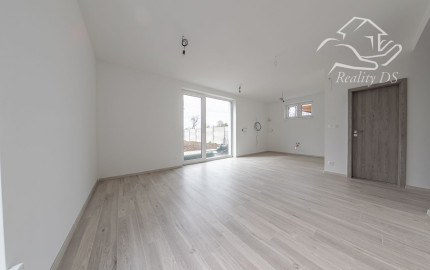 REZERVOVANÝ - RealityDS - ZĽAVA, KTORÁ SA NEODMIETA ! Predaj 3i bungalovu so 445 m2 pozemkom, Báč