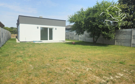 REZERVOVANÝ - RealityDS - ZĽAVA, KTORÁ SA NEODMIETA ! Predaj 3i bungalovu so 445 m2 pozemkom, Báč