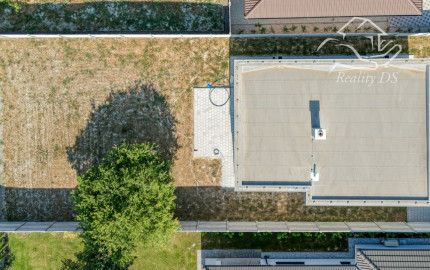 REZERVOVANÝ - RealityDS - ZĽAVA, KTORÁ SA NEODMIETA ! Predaj 3i bungalovu so 445 m2 pozemkom, Báč