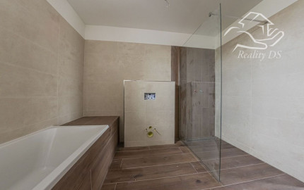 RealityDS - Nový 4-izbový byt so záhradkou a parkovaním na PREDAJ, Bučuháza - Šamorín