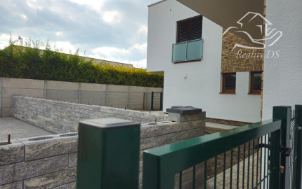 RealityDS - Nový 4-izbový byt so záhradkou a parkovaním na PREDAJ, Bučuháza - Šamorín